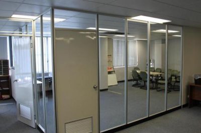 办公室玻璃隔断——办公室里的“万里长城”，就是不间断！