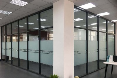 办公室玻璃隔断的用处及分类有哪些？