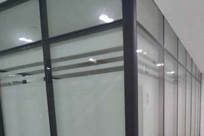 办公室使用玻璃隔断的时候应该怎么选择适合自己的？