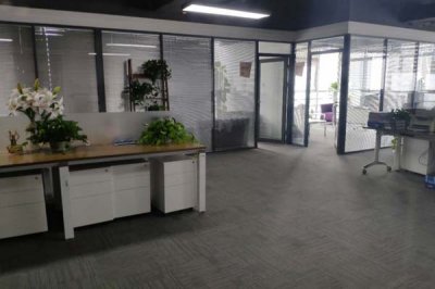 办公室玻璃隔断在开放式办公室中应用