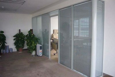 玻璃隔断在办公室使用的五大优势