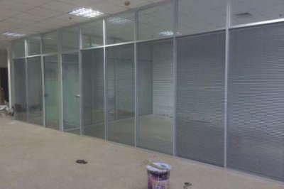 会议室如何选择合适的玻璃隔墙？