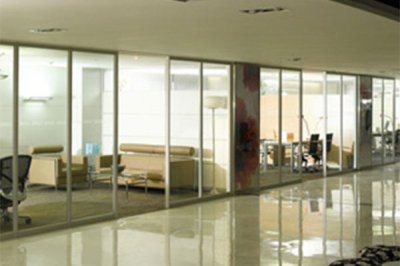 办公室玻璃隔断面板的选择标准