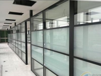 玻璃隔断设计要掌握办公室空间划分比例