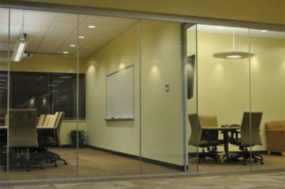 使用济南办公室玻璃隔断内部与外部各自的特点有哪些