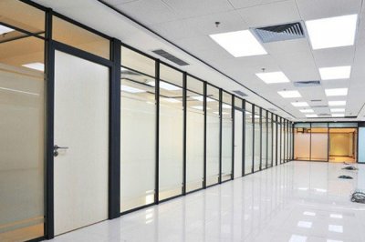 什么情况下办公室玻璃隔断能够进行重复利用