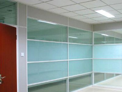 济南玻璃隔断能有效的提升办公室的美观度