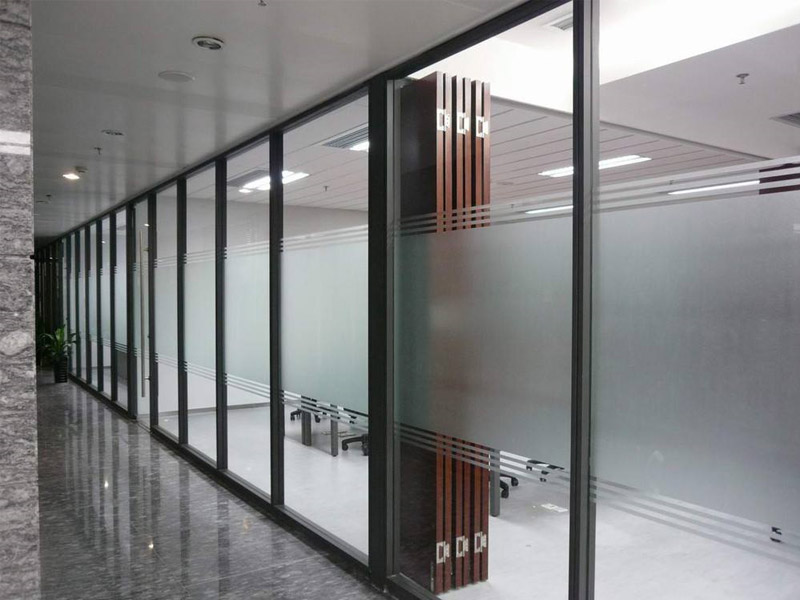 办公室玻璃隔断是如何进行空间划分的？