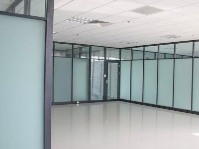 办公室玻璃隔断的分类：按材质、透光性、移动性划分