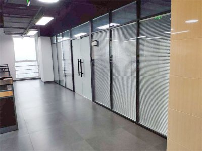 办公室施工济南玻璃隔断时五个注意事项
