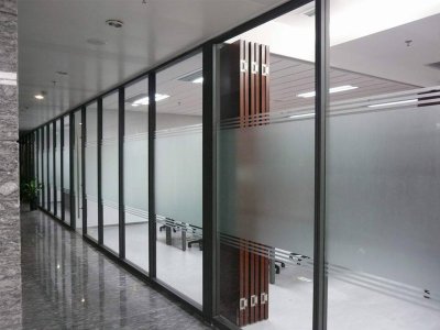 办公室玻璃隔断的价格分析