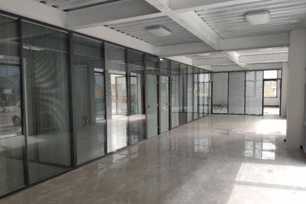 聚美:防火玻璃隔断在办公室的应用