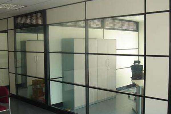 百叶窗玻璃隔断的特点及安装方法