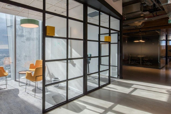 青岛办公室玻璃隔断的保养常识有哪些
